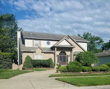 2928 Tanglewood Dr Wayne, MI 48184