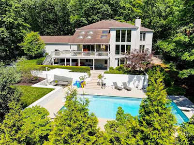 505 Walnut Springs Drive Oakwood, OH 45419