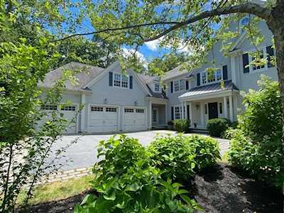 4 Sherbrooke Dr Dover, MA 02030