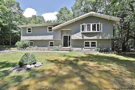 6 Sawood Ln Woodstock, NY 12498