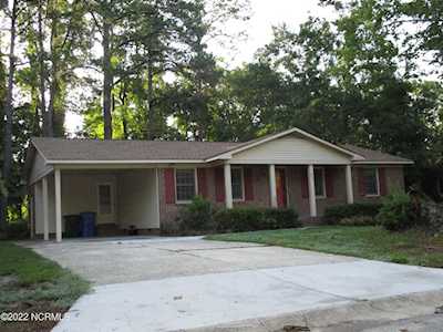 906 E Scotsdale Road Laurinburg, NC 28352