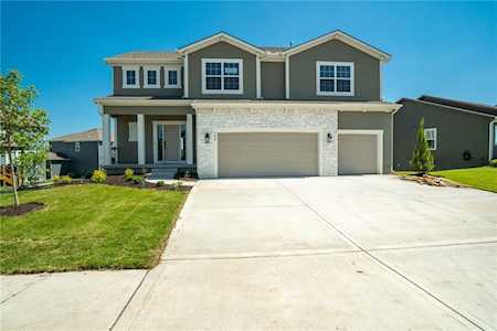144 SE Briar Valley Ln Blue Springs, MO 64064