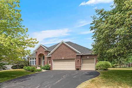 2602 Woods Trail N Burnsville, MN 55306