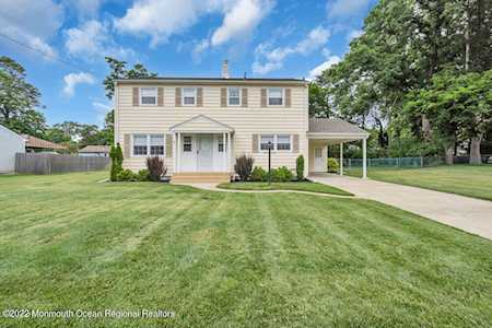 15 Pinebrook Dr Neptune Township, NJ 07753