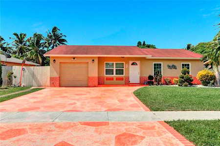 8210 SW 11th St North Lauderdale, FL 33068