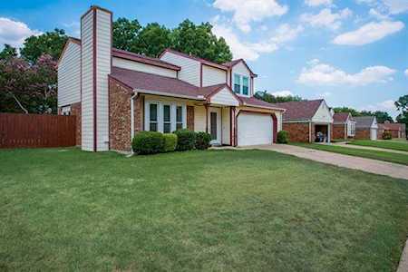 323 Rosemary Lane Euless, TX 76039