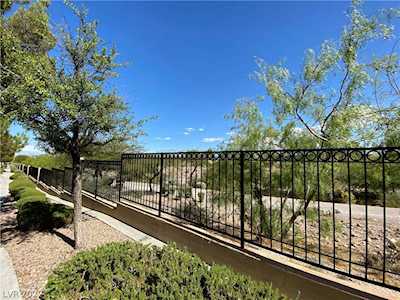 1901 Villa Palms Ct #204 Las Vegas, NV 89128