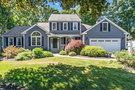 14 Woodcrest Rd Westborough, MA 01581