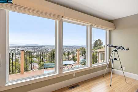 8135 Mccormick Ave Oakland, CA 94605