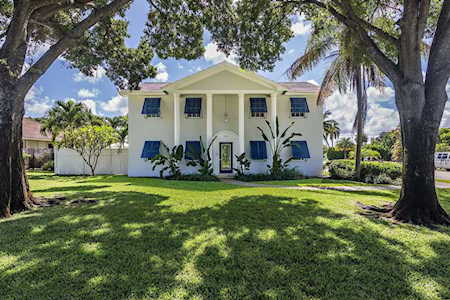 7515 W Lake Drive Lake Clarke Shores, FL 33406