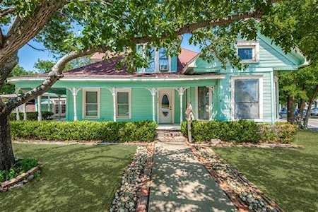 306 Austin Street Grapevine, TX 76051