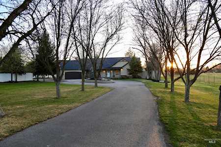 2421 N Meridian Eagle, ID 83616