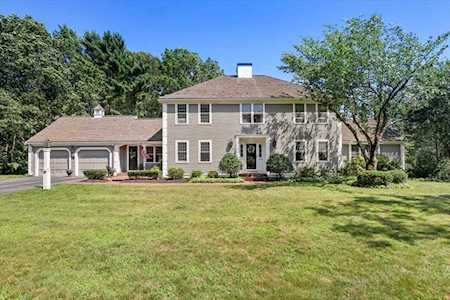 9 Rachael's Ln Duxbury, MA 02332