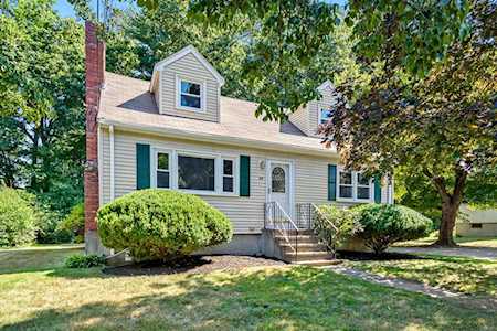 14 Wheatland St Burlington, MA 01803