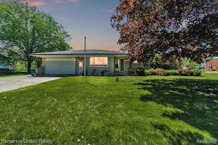 16726 Apple Lane Ray, MI 48096