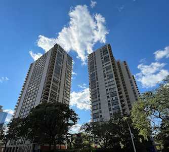 1360 N Sandburg Terrace #1206C Chicago, IL 60610