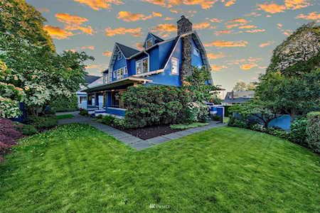 957 12th Ave E Seattle, WA 98102