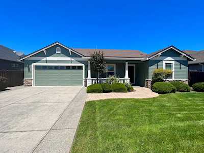 623 Cedarwood Dr Eagle Point, OR 97524