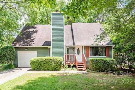 5012 Rolling Oak Ln Charlotte, NC 28227