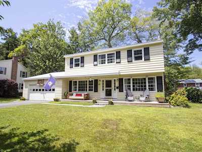 64 Oakcrest Dr Burlington, VT 05408