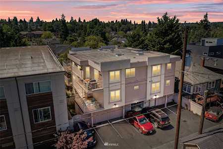 5624 Roosevelt Way NE #202 Seattle, WA 98105
