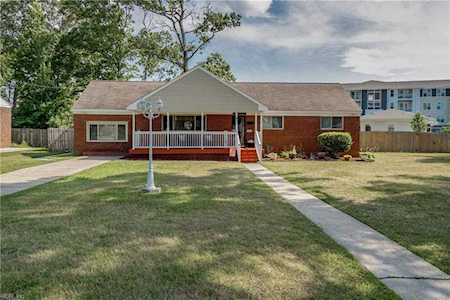 5813 Maywood Blvd Virginia Beach, VA 23455