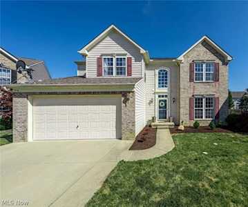 716 Jockeys Circle Avon Lake, OH 44012