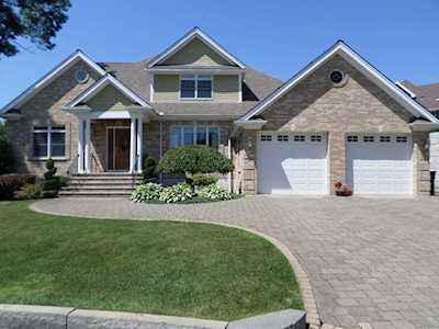 3 Twin Springs Dr Saugus, MA 01906