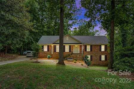 2513 Red Barn Ln Charlotte, NC 28210