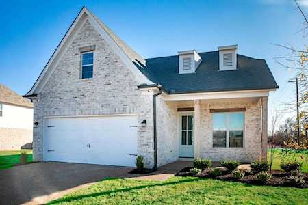 10 Chickasaw Trace Dr Oakland, TN 38060