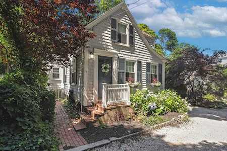 16 Bank Ave Hingham, MA 02043