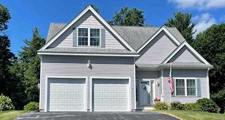 40 Steinbeck Street Tyngsborough, MA 01879