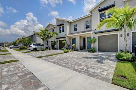 8734 Via Mar Rosso Lake Worth Beach, FL 33467