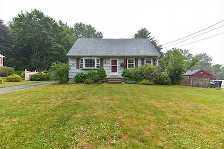 13 Grasshopper Ln Sturbridge, MA 01566