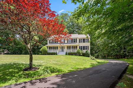 32 South Cross Rd North Andover, MA 01845