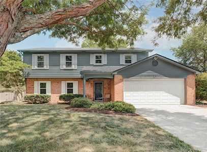 25 Village Place Zionsville, IN 46077