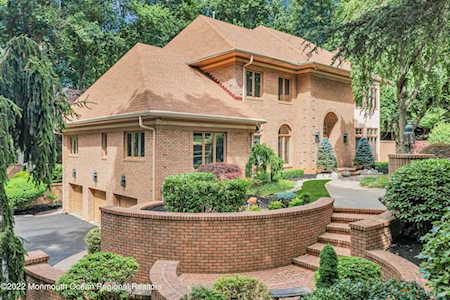 28 Seven Oaks Circle Holmdel, NJ 07733