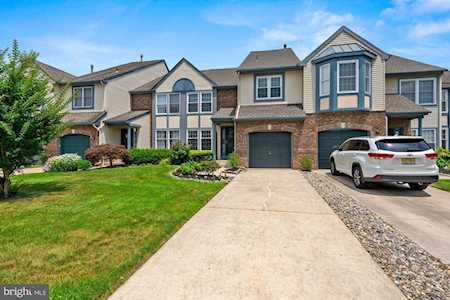25 Hilltop Ln Medford, NJ 08055