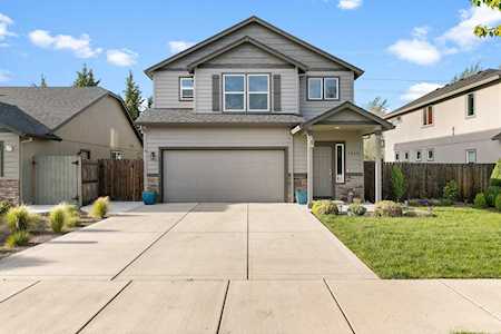 1048 Pendleton Dr Medford, OR 97501