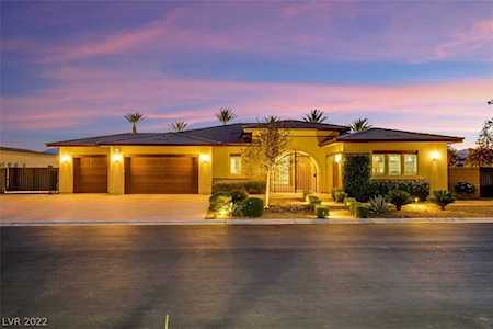 8255 Canyon Tree Ct Las Vegas, NV 89113