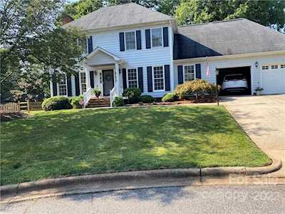 1301 Hunters Crossing Ln Gastonia, NC 28054