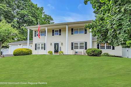 38 Duncan Dr Morganville, NJ 07751