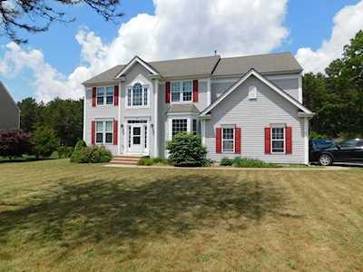 32 Beatrice Ave Plymouth, MA 02360
