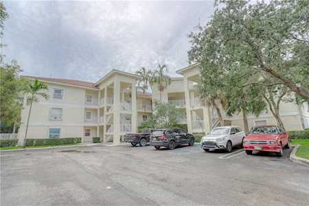 2901 Riverside Dr #301 Coral Springs, FL 33065