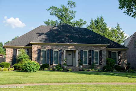 6812 Crossmoor Ln Louisville, KY 40222