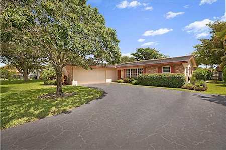 8611 NW 29th Dr Coral Springs, FL 33065