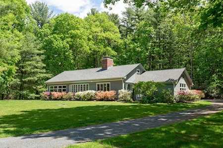 46 Woodridge Rd Wayland, MA 01778