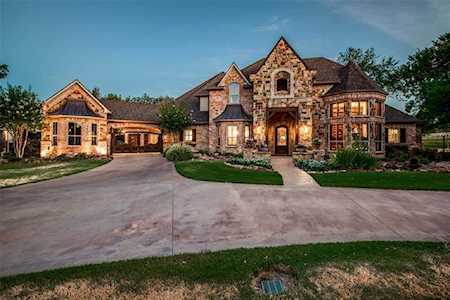 1232 Saddlebrook Way Bartonville, TX 76226