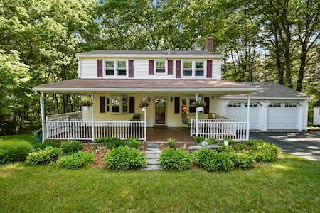 142 Fort Sumter Drive Holden, MA 01520