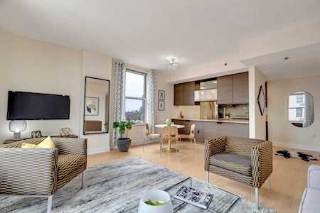 10 Regent St #712 Jersey City, NJ 07302